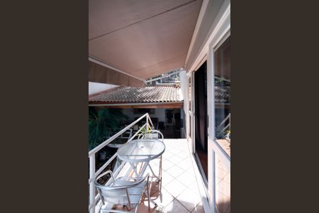 Casa de condomínio para alugar com 487m², 4 quartos e 4 vagas Casa de condomínio para alugar com 487m², 4 quartos e 4 vagasVaranda