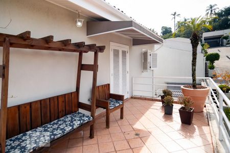 Casa de condomínio para alugar com 487m², 4 quartos e 4 vagas Casa de condomínio para alugar com 487m², 4 quartos e 4 vagasVaranda Sala Íntima