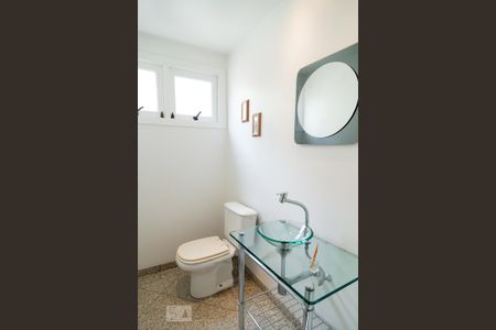 Casa de condomínio para alugar com 487m², 4 quartos e 4 vagas Casa de condomínio para alugar com 487m², 4 quartos e 4 vagasLavabo