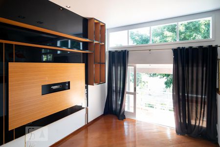 Sala TV de casa de condomínio para alugar com 4 quartos, 487m² em Brooklin, São Paulo