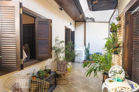 Casa à venda com 230m², 4 quartos e 3 vagas Casa à venda com 230m², 4 quartos e 3 vagasVaranda