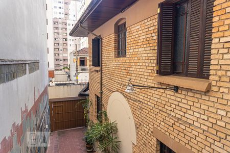 Casa à venda com 230m², 4 quartos e 3 vagas Casa à venda com 230m², 4 quartos e 3 vagasVaranda