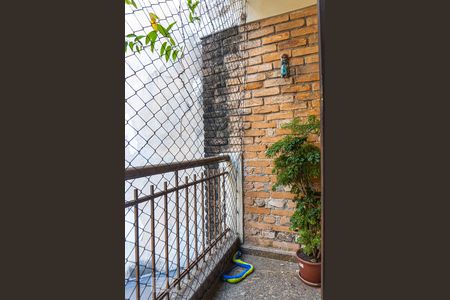 Casa à venda com 230m², 4 quartos e 3 vagas Casa à venda com 230m², 4 quartos e 3 vagasSacada