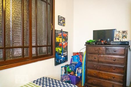 Casa à venda com 230m², 4 quartos e 3 vagas Casa à venda com 230m², 4 quartos e 3 vagasQuarto 1