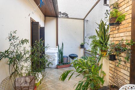 Casa à venda com 230m², 4 quartos e 3 vagas Casa à venda com 230m², 4 quartos e 3 vagasVaranda