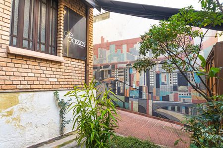 Casa à venda com 230m², 4 quartos e 3 vagas Casa à venda com 230m², 4 quartos e 3 vagasVaranda