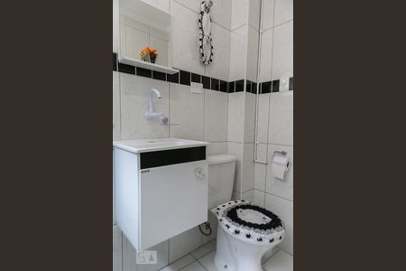 Banheiro de kitnet/studio para alugar com 1 quarto, 32m² em Embaré, Santos