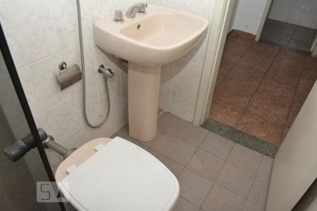 Banheiro de apartamento para alugar com 1 quarto, 58m² em Jardim Guanabara, Rio de Janeiro