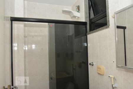 Banheiro de apartamento para alugar com 1 quarto, 58m² em Jardim Guanabara, Rio de Janeiro