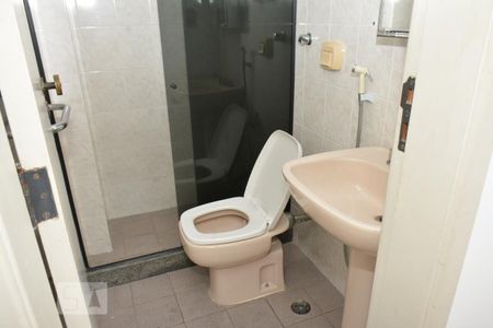Banheiro de apartamento para alugar com 1 quarto, 58m² em Jardim Guanabara, Rio de Janeiro