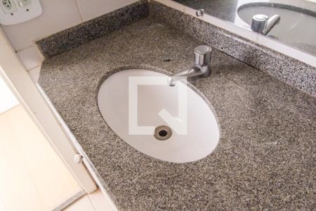 Apartamento à venda com 63m², 2 quartos e 1 vagaDetalhe do banheiro