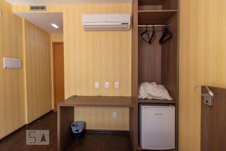 Flat - Dormitório de kitnet/studio para alugar com 1 quarto, 30m² em Palmares, Belo Horizonte