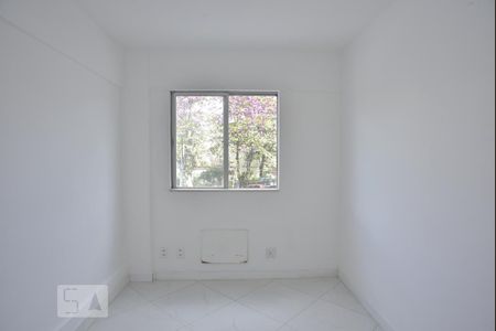 Quarto 1 de apartamento para alugar com 2 quartos, 55m² em Jacarepaguá, Rio de Janeiro