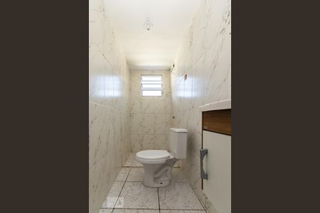 Banheiro  de casa para alugar com 1 quarto, 60m² em Vila Araguaia, São Paulo