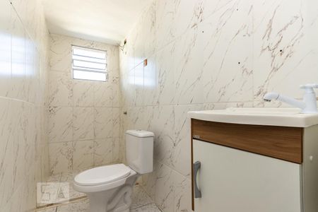 Banheiro  de casa para alugar com 1 quarto, 60m² em Vila Araguaia, São Paulo