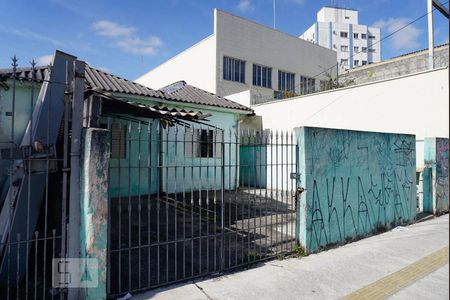 Casa à venda com 165m², 2 quartos e 2 vagas Casa à venda com 165m², 2 quartos e 2 vagasFachada