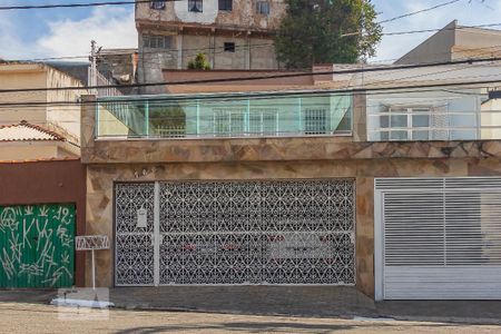 Casa à venda com 136m², 3 quartos e 2 vagasFachada