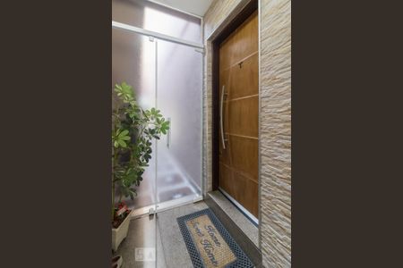 Casa à venda com 136m², 3 quartos e 2 vagasEntrada