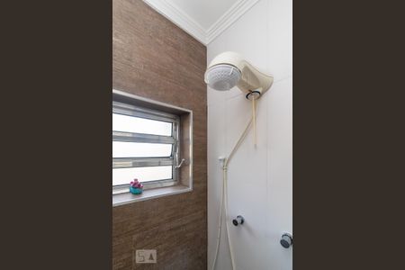 Casa à venda com 136m², 3 quartos e 2 vagasChuveiro