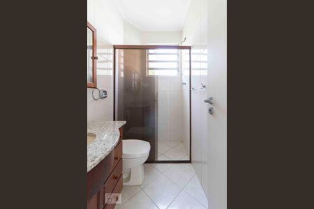 Casa à venda com 224m², 3 quartos e 3 vagas Casa à venda com 224m², 3 quartos e 3 vagasBanheiro