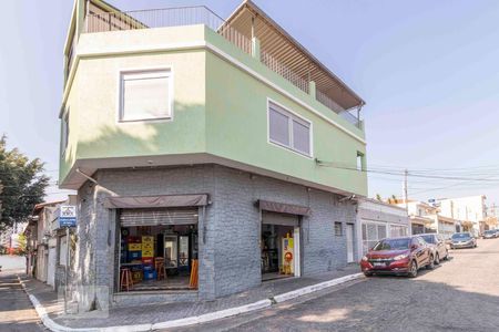 Casa à venda com 224m², 3 quartos e 3 vagas Casa à venda com 224m², 3 quartos e 3 vagasFachada