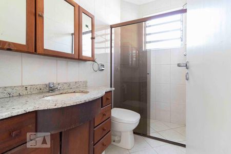 Casa à venda com 224m², 3 quartos e 3 vagas Casa à venda com 224m², 3 quartos e 3 vagasBanheiro