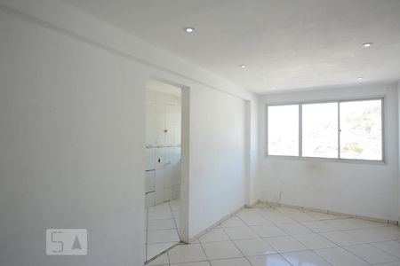 Sala de apartamento para alugar com 2 quartos, 52m² em Olaria, Rio de Janeiro