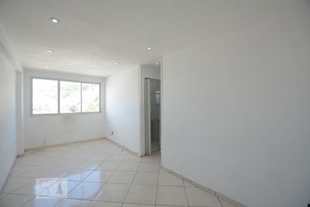 Sala de apartamento à venda com 2 quartos, 52m² em Olaria, Rio de Janeiro