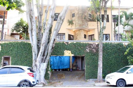 Casa à venda com 220m², 3 quartos e 4 vagasFachada
