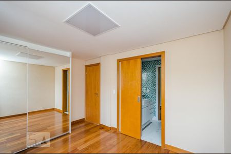 Apartamento para alugar com 220m², 4 quartos e 6 vagas Apartamento para alugar com 220m², 4 quartos e 6 vagasSemi - suíte 1