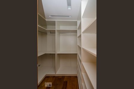 Apartamento para alugar com 220m², 4 quartos e 6 vagas Apartamento para alugar com 220m², 4 quartos e 6 vagasCloset