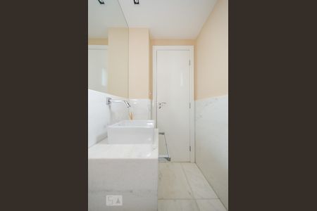 Apartamento para alugar com 220m², 4 quartos e 6 vagas Apartamento para alugar com 220m², 4 quartos e 6 vagasLavabo