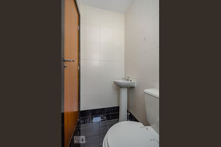 Apartamento para alugar com 220m², 4 quartos e 6 vagas Apartamento para alugar com 220m², 4 quartos e 6 vagasBanheiro de Serviço