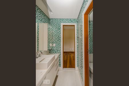 Apartamento para alugar com 220m², 4 quartos e 6 vagas Apartamento para alugar com 220m², 4 quartos e 6 vagasBanheiro Semi - suítes