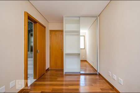 Apartamento para alugar com 220m², 4 quartos e 6 vagas Apartamento para alugar com 220m², 4 quartos e 6 vagasSemi - suíte 2