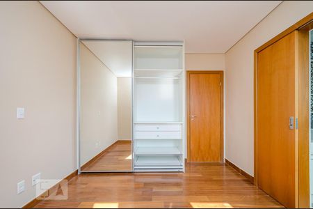Apartamento para alugar com 220m², 4 quartos e 6 vagas Apartamento para alugar com 220m², 4 quartos e 6 vagasSuíte 2