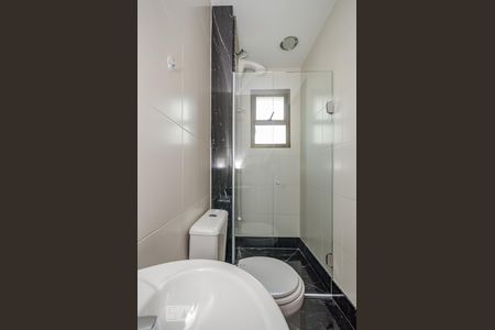 Apartamento para alugar com 220m², 4 quartos e 6 vagas Apartamento para alugar com 220m², 4 quartos e 6 vagasBanheiro de Serviço