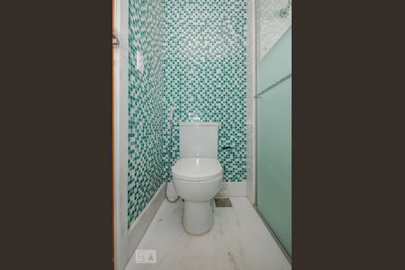 Apartamento para alugar com 220m², 4 quartos e 6 vagas Apartamento para alugar com 220m², 4 quartos e 6 vagasBanheiro Semi - suítes