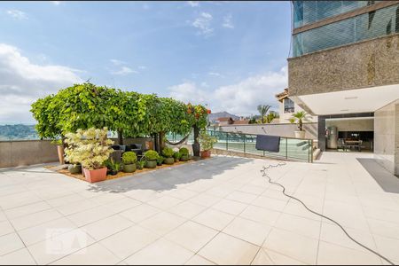 Apartamento para alugar com 220m², 4 quartos e 6 vagas Apartamento para alugar com 220m², 4 quartos e 6 vagasÁrea comum