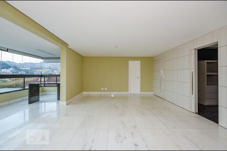 Apartamento para alugar com 220m², 4 quartos e 6 vagas Apartamento para alugar com 220m², 4 quartos e 6 vagasSala
