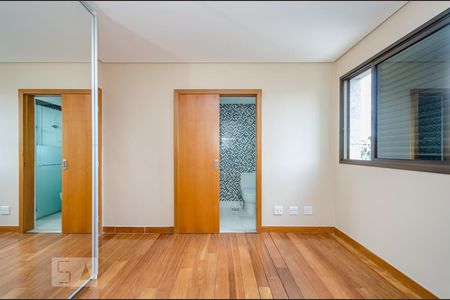 Apartamento para alugar com 220m², 4 quartos e 6 vagas Apartamento para alugar com 220m², 4 quartos e 6 vagasSuíte 2