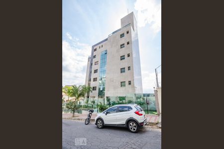 Apartamento para alugar com 220m², 4 quartos e 6 vagas Apartamento para alugar com 220m², 4 quartos e 6 vagasFachada