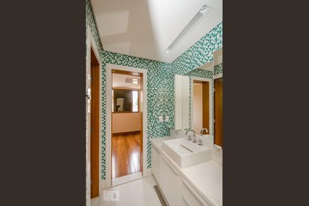 Apartamento para alugar com 220m², 4 quartos e 6 vagas Apartamento para alugar com 220m², 4 quartos e 6 vagasBanheiro Semi - suítes