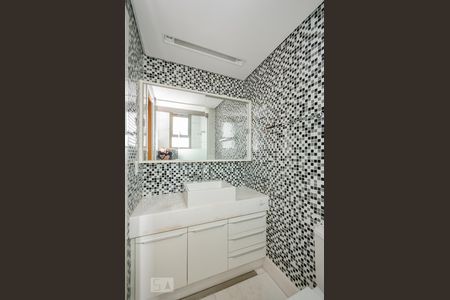 Apartamento para alugar com 220m², 4 quartos e 6 vagas Apartamento para alugar com 220m², 4 quartos e 6 vagasBanheiro da Suíte 2