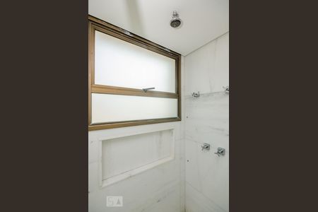 Apartamento para alugar com 220m², 4 quartos e 6 vagas Apartamento para alugar com 220m², 4 quartos e 6 vagasBanheiro da Suíte 1