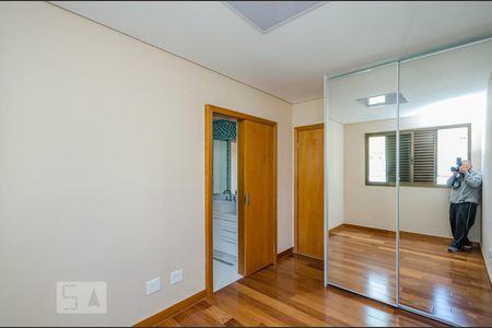 Apartamento para alugar com 220m², 4 quartos e 6 vagas Apartamento para alugar com 220m², 4 quartos e 6 vagasSemi - suíte 2