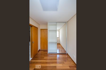 Apartamento para alugar com 220m², 4 quartos e 6 vagas Apartamento para alugar com 220m², 4 quartos e 6 vagasSemi - suíte 2