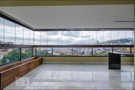 Apartamento para alugar com 220m², 4 quartos e 6 vagas Apartamento para alugar com 220m², 4 quartos e 6 vagasVaranda da Sala