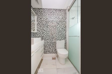 Apartamento para alugar com 220m², 4 quartos e 6 vagas Apartamento para alugar com 220m², 4 quartos e 6 vagasBanheiro da Suíte 2