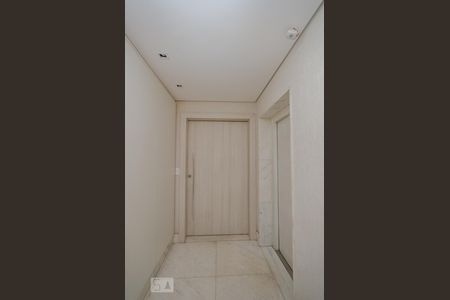 Apartamento para alugar com 220m², 4 quartos e 6 vagas Apartamento para alugar com 220m², 4 quartos e 6 vagasHall